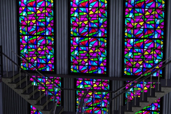 2 壁一面の鮮やかなステンドグラス